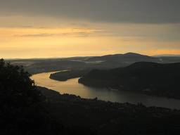 Hajnal, vihar után - a Börzsöny, a Cserhát és a Visegrádi-hegység "randevúja" a Dunával